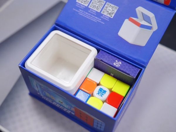 MoYu Super WeiLong 3x3 V2 AI (8-Magnet Ball-Core + MagLev + UV) For Discount - Image 2